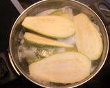 Foto del paso 1 de la receta: Calabacines rellenos de atún
