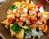 Hình bước làm 2 của món Chả Cá Xào Thập Cẩm