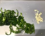 Foto langkah ke 1 dari resep Tumis Chicken dan Green pepper simple.
