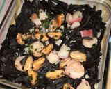 Foto del paso 4 de la receta: Fideos negros con frutos de mar