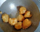 A picture of step 5 of South Indian Dahi wada.