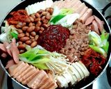 รูปขั้นตอนการทำที่ 1 ของ บูเดชิเก/บูเดจิเก (หม้อไฟเกาหลี) budae jjigae army base stew