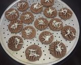 Foto langkah ke 5 dari resep Kue Kering Coklat Tabur Keju (No oven).
