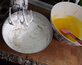 Foto del paso 2 de la receta: Crema de mango y chocolate blanco con avellanas