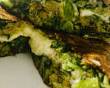 Foto del paso 3 de la receta: TORTILLA DE ACELGA RELLENA CON QUESO FRESCO 🥘🧀🥯🍷🍽️🥞