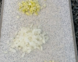 Foto del paso 1 de la receta: Bacalao en salsa con langostinos