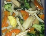 Foto langkah ke 4 dari resep Brokoli Cah Jamur.