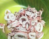 Foto langkah ke 2 dari resep Cumi jagung saus padang.