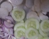 A picture of step 4 of Mix salads.