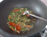 Foto langkah ke 4 dari resep Tumis Ikan Gabus Asin Cabe Ijo.