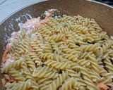 Foto del passaggio 5 della ricetta Pasta al salmone con crema di burrata