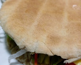 Foto del paso 3 de la receta: Pan de pita relleno vegetal y jamón y queso