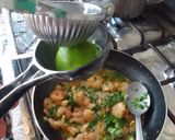 Foto del paso 3 de la receta: Camarones al ajillo en mantequilla