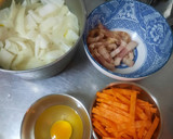 什錦炒泡麵🥕🧅🥚🥓🍜的食譜步驟2照片