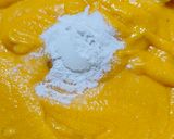 A picture of step 4 of Suji Mango Cake.