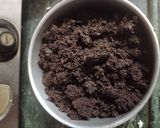 A picture of step 3 of Oreo glass cake.