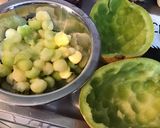 Une image de l'étape 3 de Salade de fruits (melon vert,prunes d ante,mûres,ananas et banane).