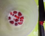 Foto langkah ke 2 dari resep Strawberry Smoothies Yogurt.