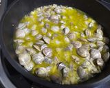 Foto del paso 3 de la receta: Almejas al vino blanco