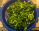 Foto del paso 1 de la receta: Ensalada de canónigos, burrata y vinagreta de miel