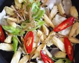 Gambar langkah 3 resipi Sayur Lemak Kubis.