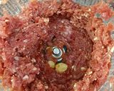 Hình bước làm 2 của món Canh bí ngô, thịt bò bằm, nấm linh chi