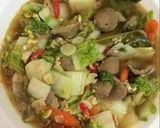 Foto langkah ke 3 dari resep Tumis sawi putih baso sapi.
