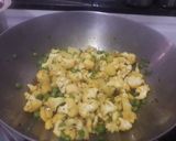 ફ્લાવર,બટાકા, વટાણાનું શાક(Cauliflower,potato, peas sabji recipe in gujarati) રેસીપી સ્ટેપ2ફોટો