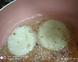 A picture of step 4 of Idli chat pata chat.
