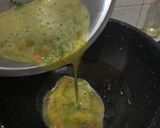 Foto langkah ke 3 dari resep Telur dadar daun kunyit.