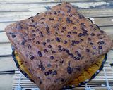 Foto langkah ke 8 dari resep Banana chocolate cake.