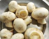 A picture of step 1 of Stuffed mushroom kola urundai.