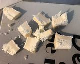 Une image de l'étape 2 de Feuilletés apéritifs pruneaux, miel et chèvre.