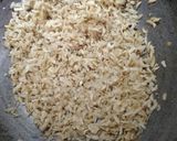 A picture of step 2 of Fried peanut chewda.
