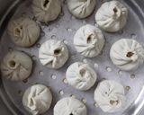 A picture of step 8 of Cheesy Paneer Palak momo.