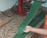 Foto del paso 4 de la receta: Tallarines verdes de espirulina (pasta fresca)