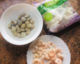 Foto del paso 1 de la receta Arroz con chocos, almejas y gambas 🥘🦑🦐