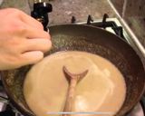A picture of step 4 of Thai green chicken curry (gaeng kiaw wan gai).
