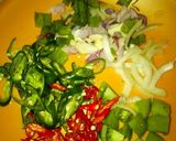 Foto langkah ke 2 dari resep Tumis cumi asin simple.