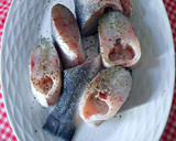 Foto del paso 1 de la receta: Cazuela de lubina en salsa gelatinosa de cabeza de merluza