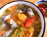 Hình bước làm 4 của món Canh Đầu Cá Mackerel Nấu Cà Chua & Ớt Chuông