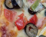 صورة لخطوة 6 من وصفة 🍕بيتزا بميكس الجبن 🧀 اللذيذه 😋 بعجينه هشه وخفيفه ورائعه 🍕😋
