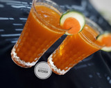 A picture of step 4 of Carrot and cucumber juice.