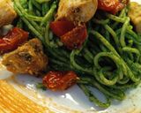 Foto del paso 6 de la receta: Pasta verde con salteado de pollo y Cherry asados