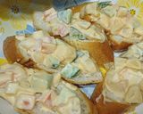 Hình bước làm 2 của món Bánh mì nướng Canape cho tiệc Giáng Sinh