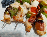 Foto del paso 6 de la receta: Brochetas de pollo con verduritas y arándanos