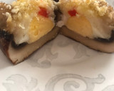 Foto del paso 8 de la receta: Champiñones Portobello rellenos de huevo de codorniz y queso feta griego