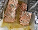 Sütőben sült fokhagymás lazac recept fázis 3 fotója