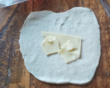 Foto del paso 2 de la receta: Empanadas de penca con caracol y queso