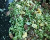 Foto langkah ke 4 dari resep Nasi goreng brokoli telur.